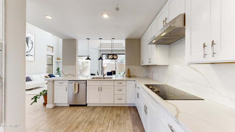 Kitchen w/Breakfast Room