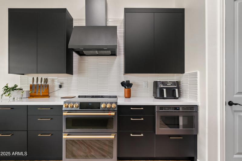 Custom Kitchen Cabinets