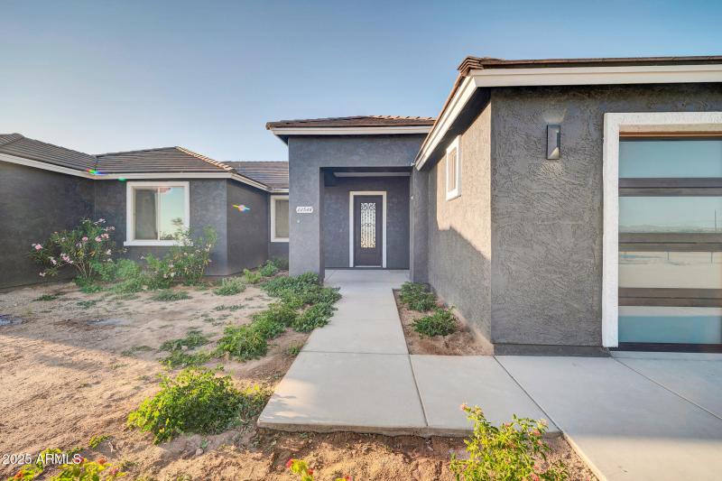 22548 W Huntington Dr-2_(2048)