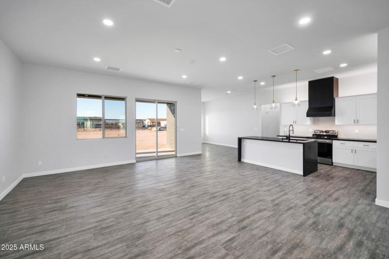 22548 W Huntington Dr-7_(2048)