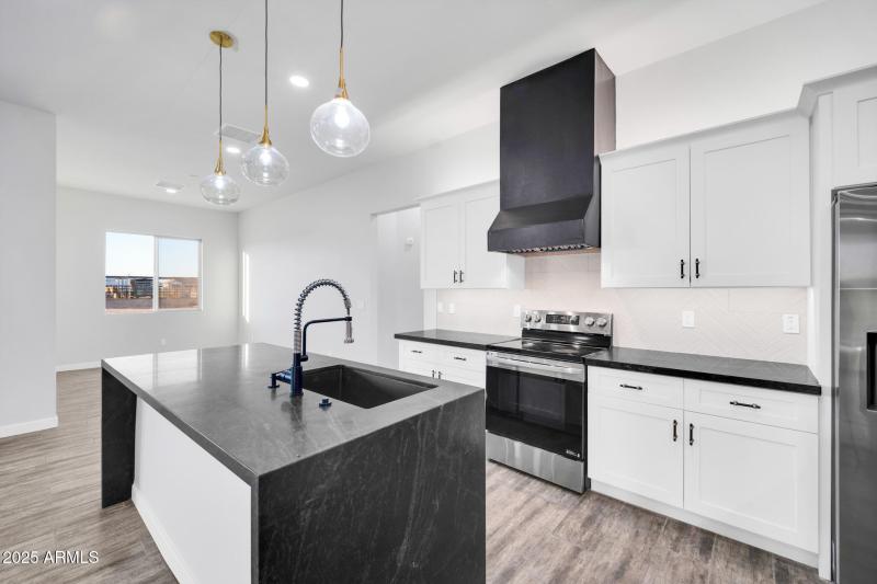 22548 W Huntington Dr-9_(2048)