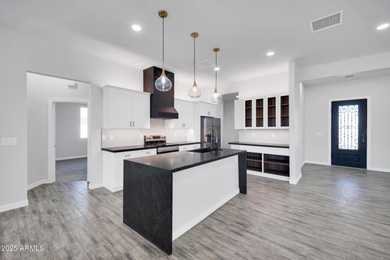 22548 W Huntington Dr-14_(2048)