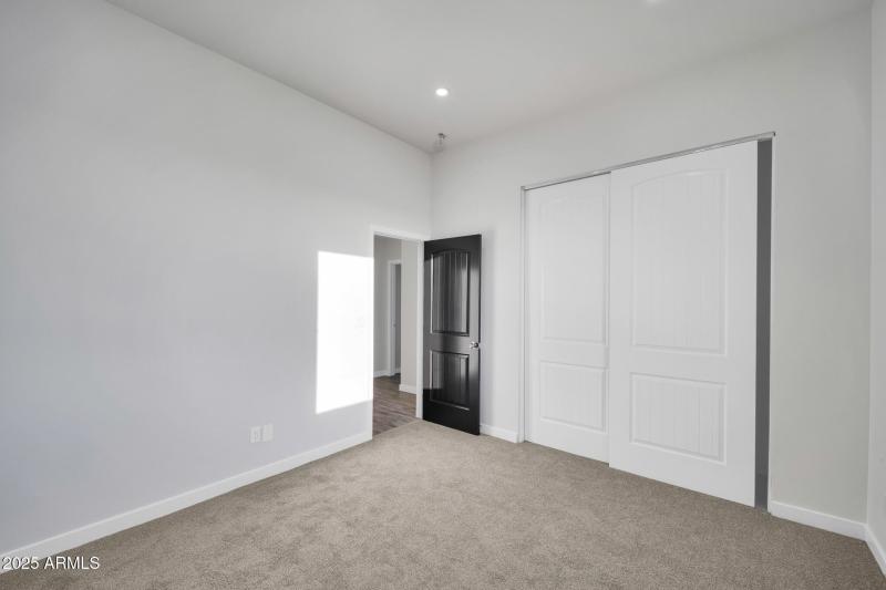 22548 W Huntington Dr-26_(2048)