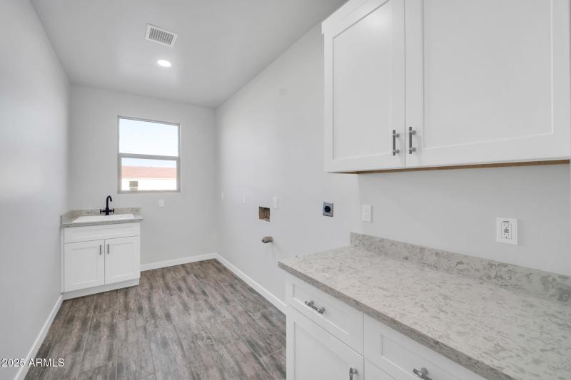 22548 W Huntington Dr-38_(2048)