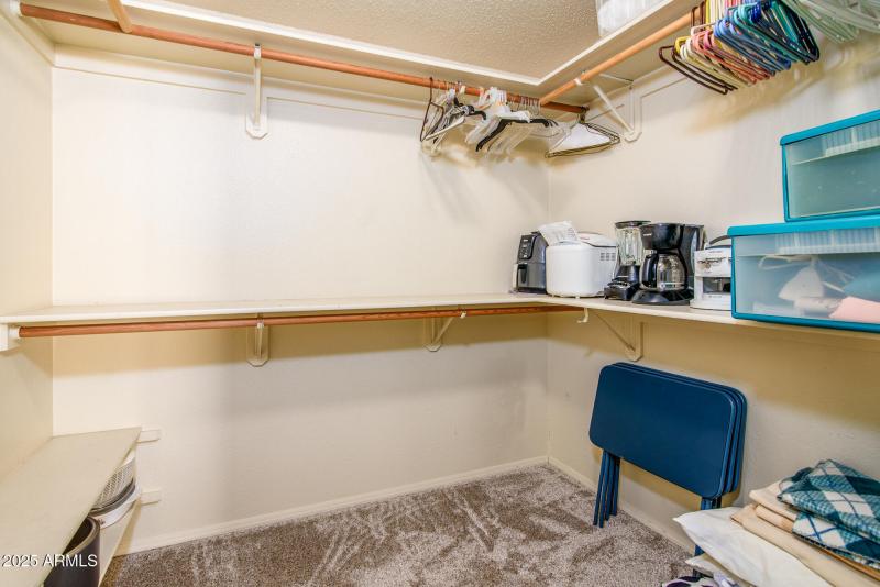Walk-In Closet 2