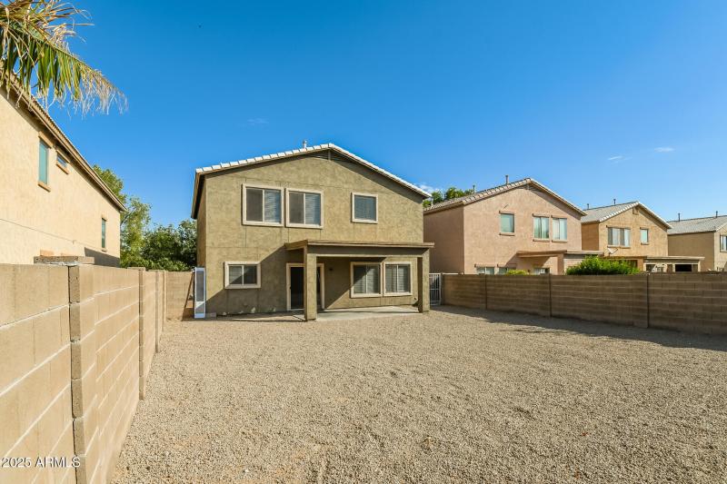 021-photo-rear-view-14074482