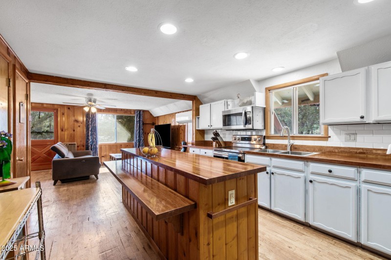 021__3219 Pinewood Dr