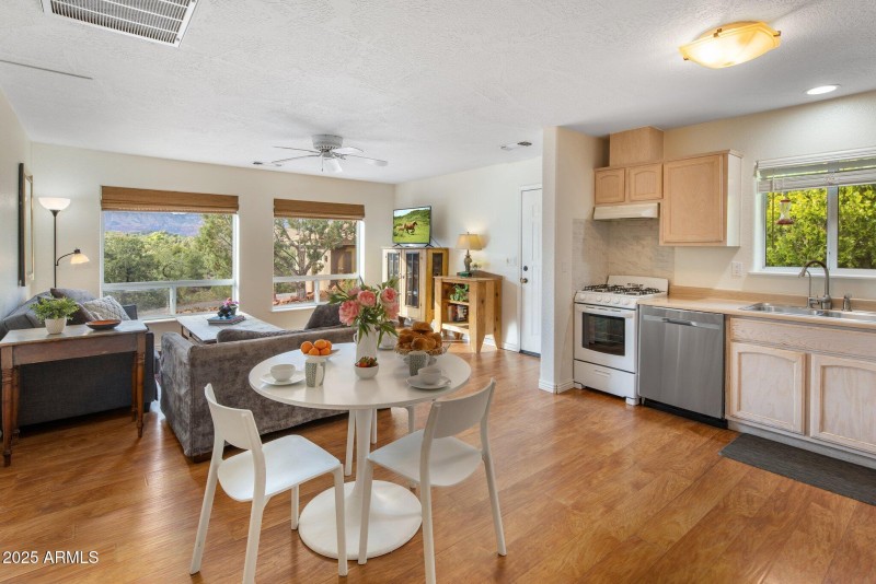 IN-LAW SUITE WITH SEPERATE ENTRANCE