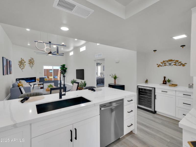 06-3401 N 37th Drive RESHOOT-6