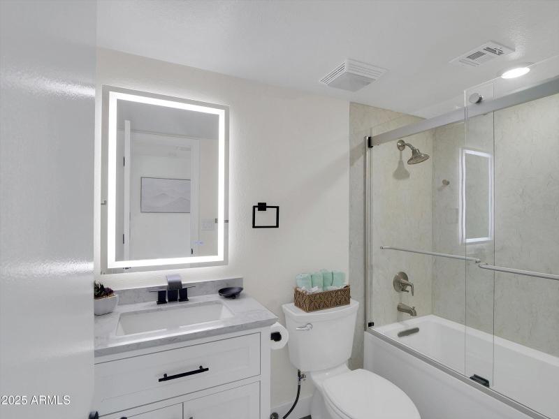 26-3401 N 37th Drive-26