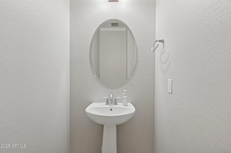 31-web-or-mls-2957-e-melrose-st