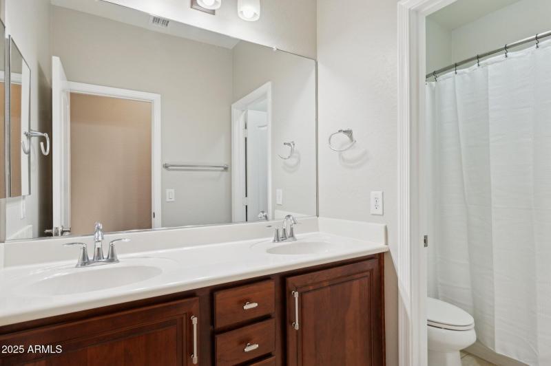 28-web-or-mls-2957-e-melrose-st