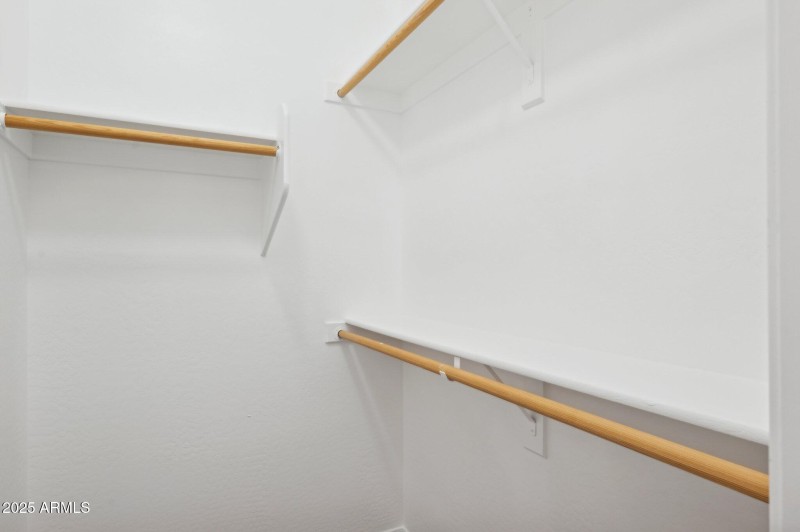 25-web-or-mls-2957-e-melrose-st