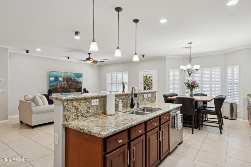 15-web-or-mls-2957-e-melrose-st