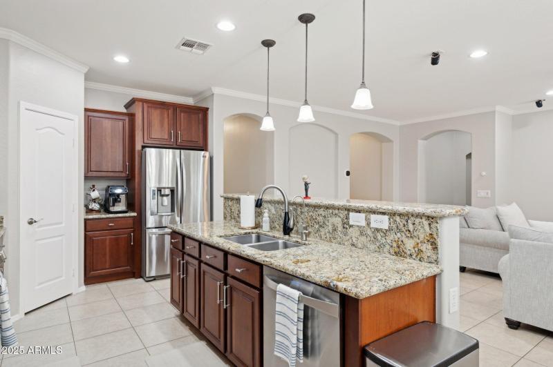 13-web-or-mls-2957-e-melrose-st