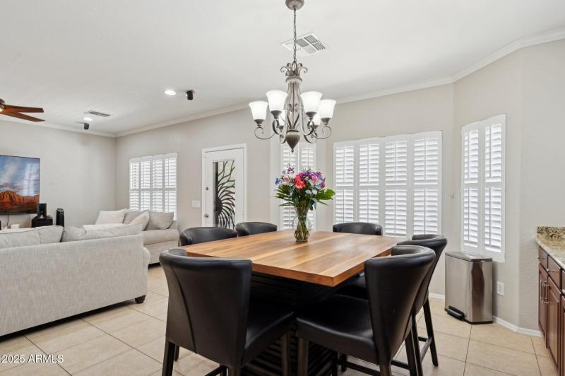 11-web-or-mls-2957-e-melrose-st