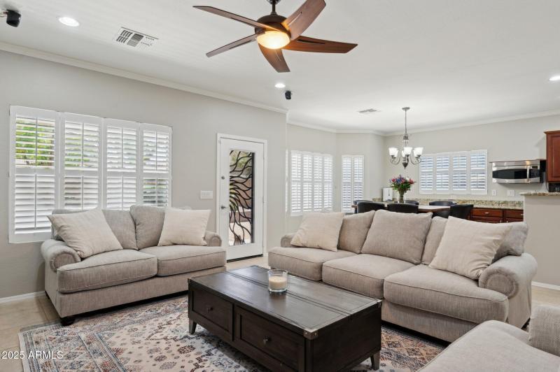 8-web-or-mls-2957-e-melrose-st