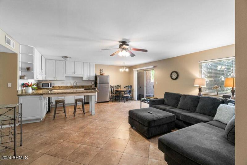 05-Living Room & Kitchen