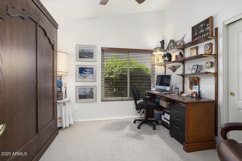 Guest bedroom w/Murphy bed