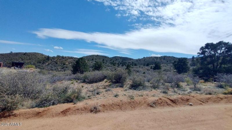 Gentle Slopping Buildable lot