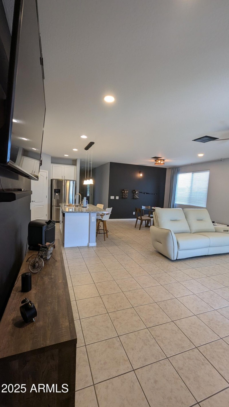 PXL_20250518_184707904.MP