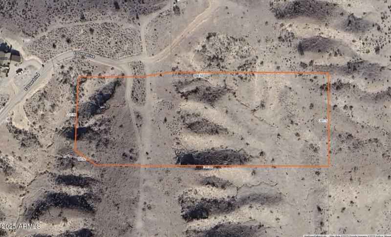 Aerial with dimensions