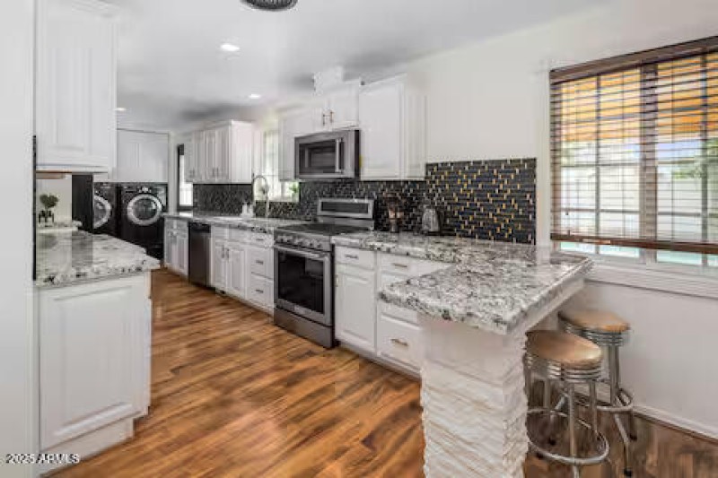 6c6bb63a-d65d-41f1-abf0-bc49e19516e8