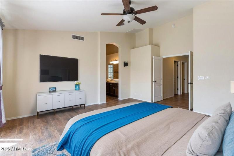 17-DSC09028 - Bedroom - Standard - 1