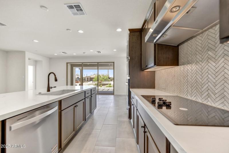 13) KITCHEN DETAIL II