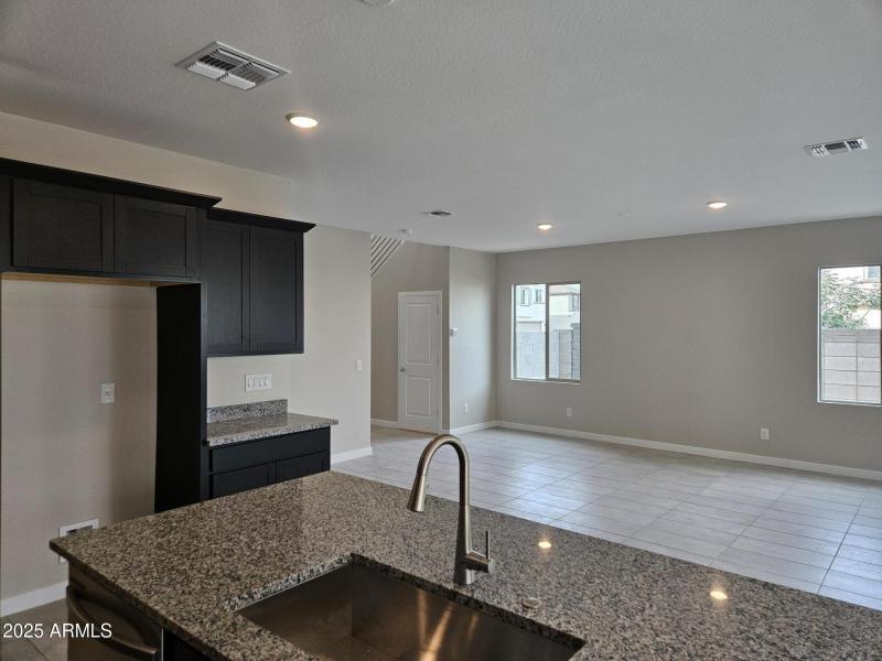 Citrus Park Lot 238 Dining Area