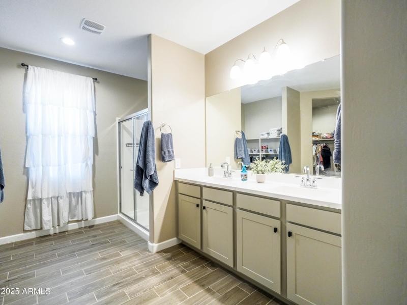 Aleutian Dr_Master Bath w/ Dual Vanity