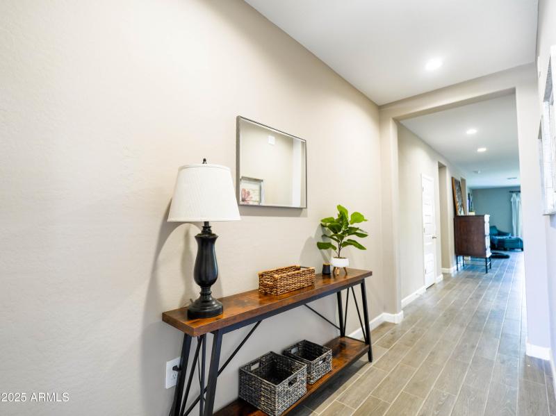 Aleutian Dr_Front Entryway