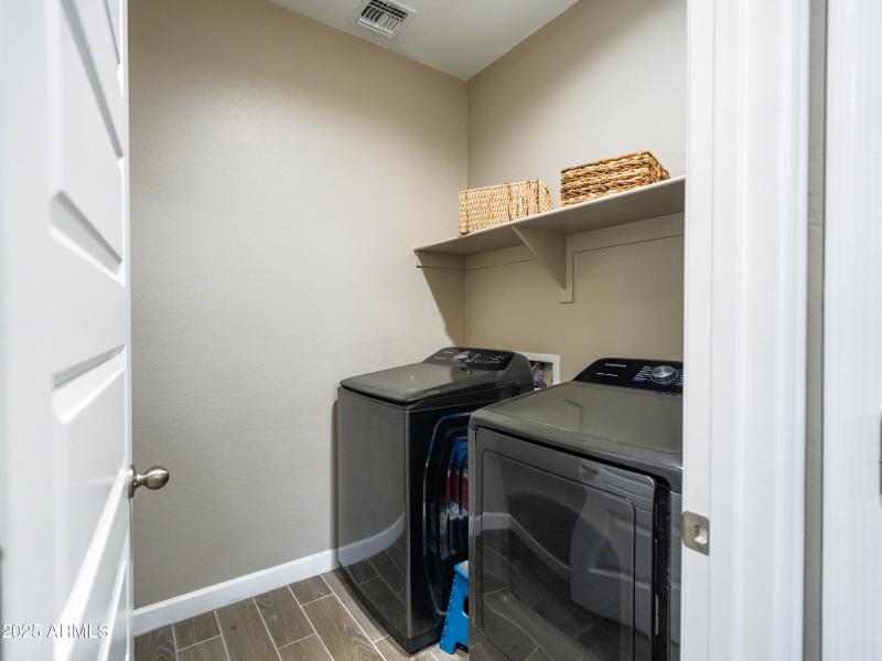 Aleutian Dr_Laundry Room