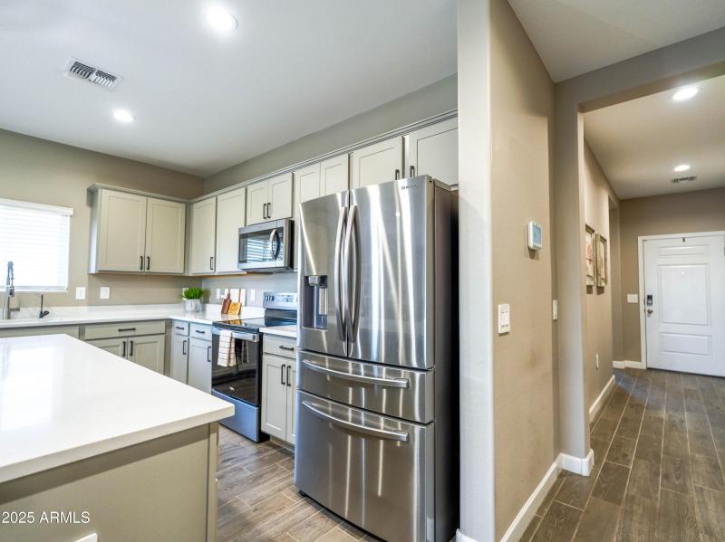 Aleutian Dr_Stainless Steel Appliances