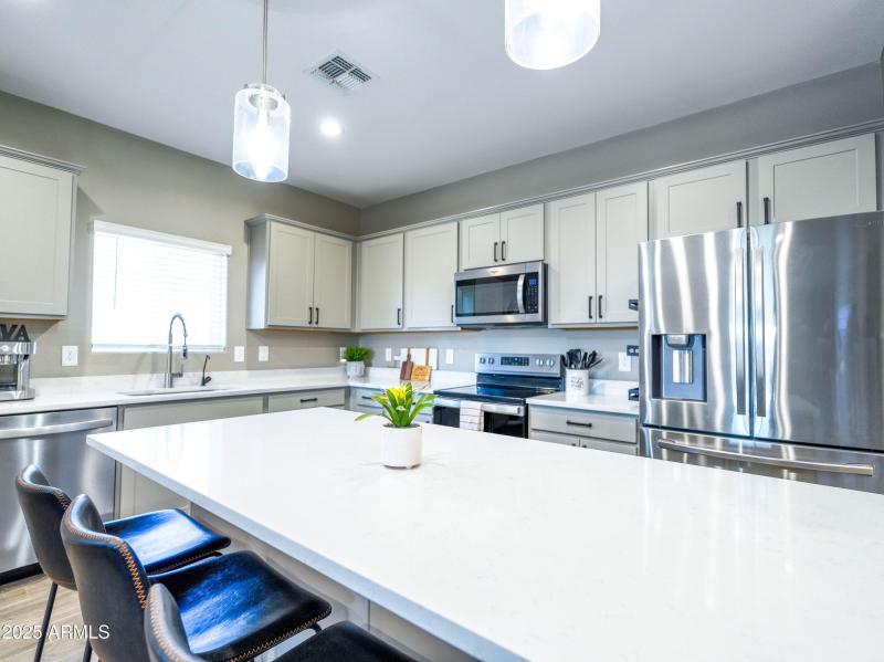 Aleutian Dr_Large Eat-In Kitchen