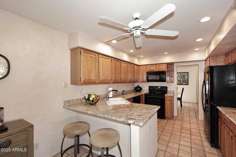 Kitchen-Breakfast Bar