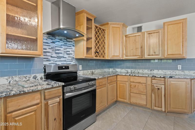 10-5802 N 61st Dr-10