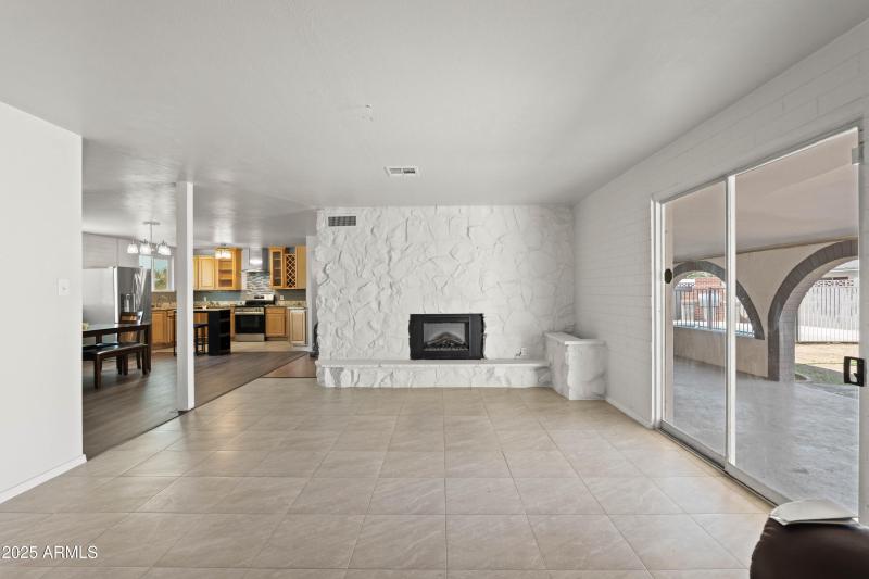 11-5802 N 61st Dr-11