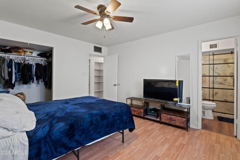 15-5802 N 61st Dr-15