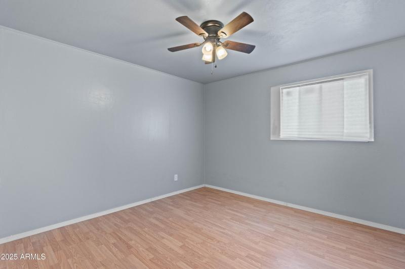 17-5802 N 61st Dr-17