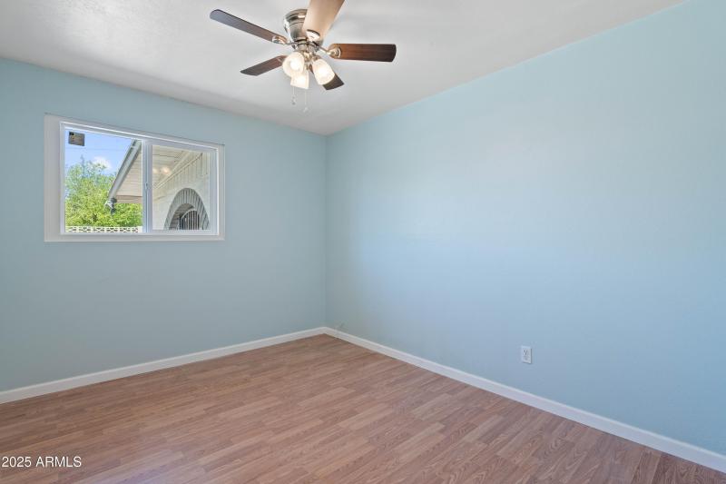 20-5802 N 61st Dr-20