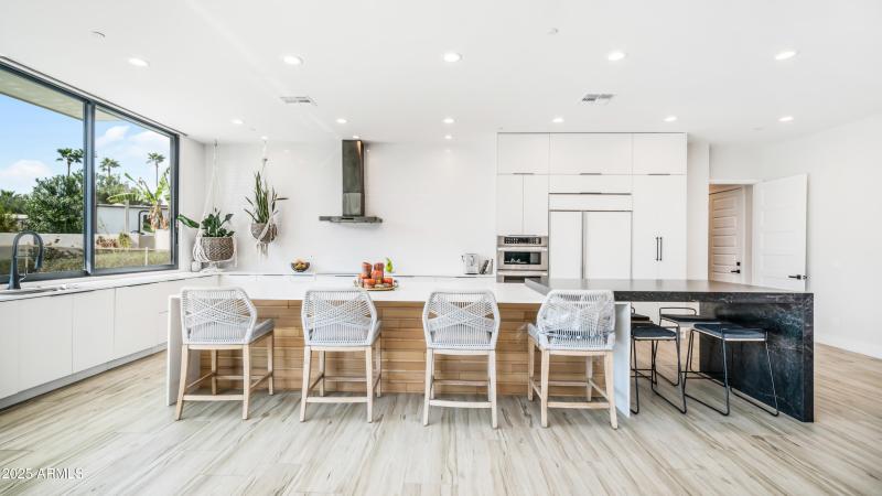 7417 E Paradise Dr - 4