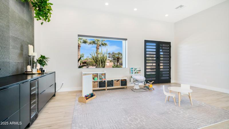 7417 E Paradise Dr - 13