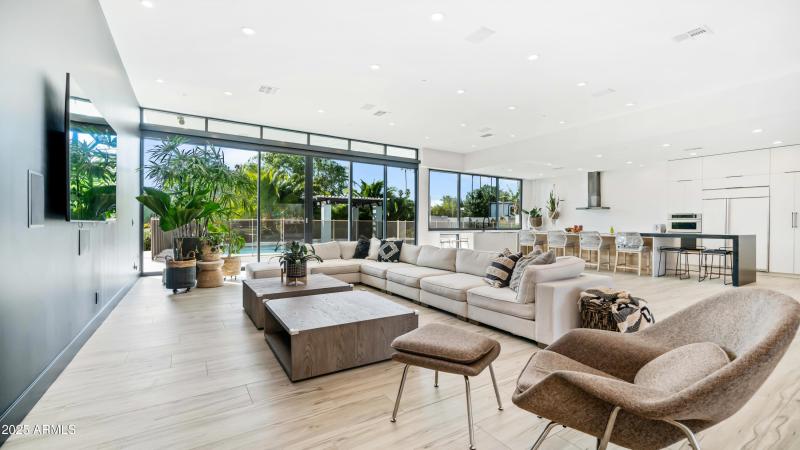 7417 E Paradise Dr - 16