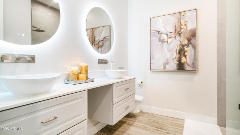 7417 E Paradise Dr - 23