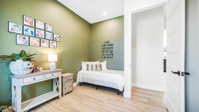 7417 E Paradise Dr - 26