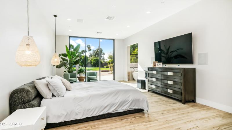 7417 E Paradise Dr - 30