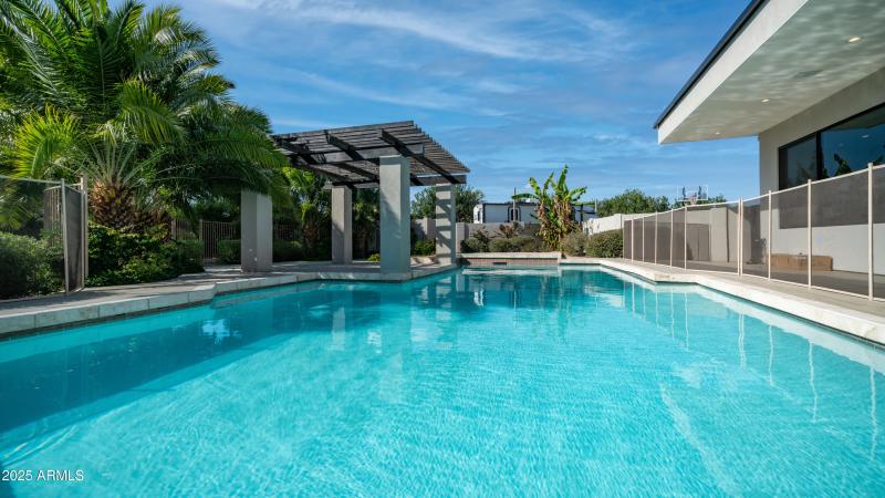 7417 E Paradise Dr Exterior Photos-6