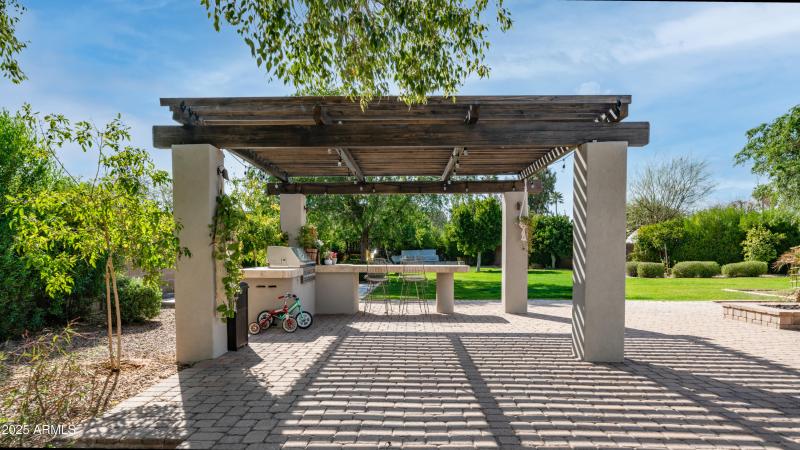 7417 E Paradise Dr Exterior Photos-13