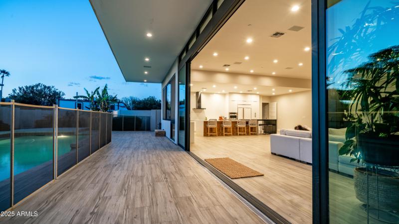 7417 E Paradise Dr Exterior Photos-28